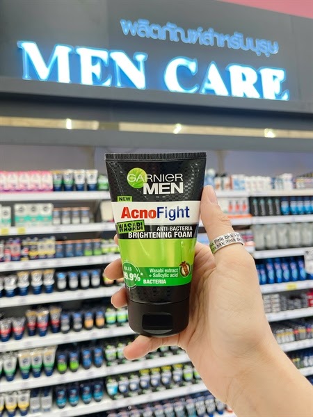 Review Sữa rửa mặt trị mụn cho nam Garnier Men Acno Fight