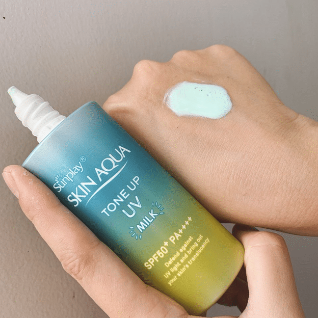 Review Kem chống nắng cho da hỗn hợp Sunplay Skin Aqua Tone Up UV Milk
