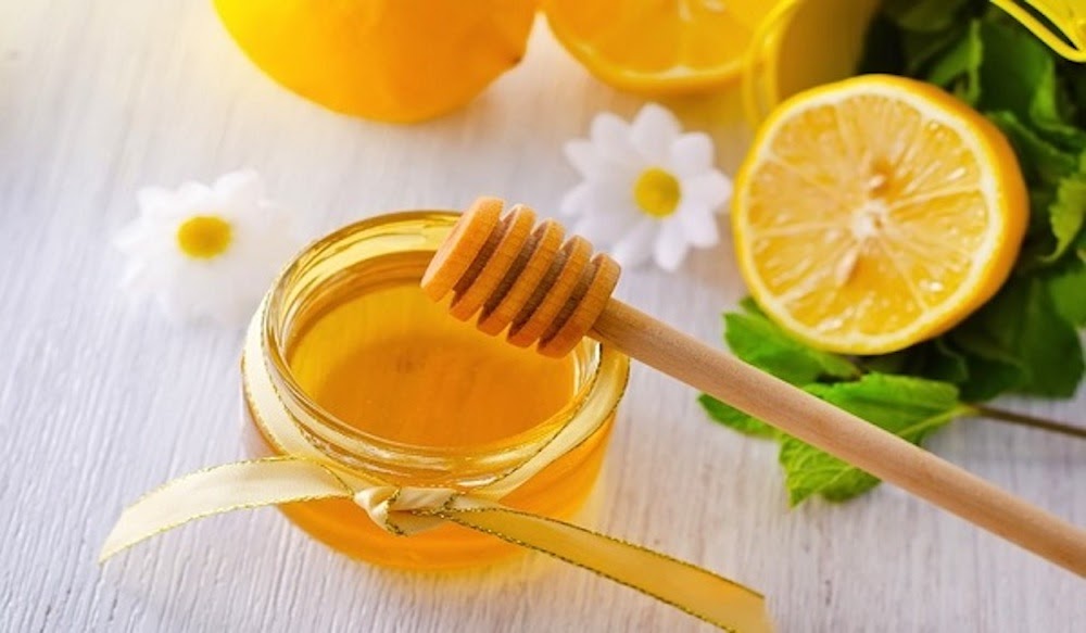 cách kiềm dầu cho da mặt bằng nước cốt chanh và mật ong