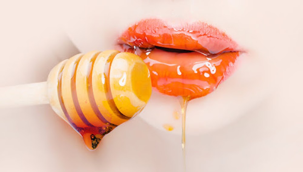 cách trị khô môi từ mật ong